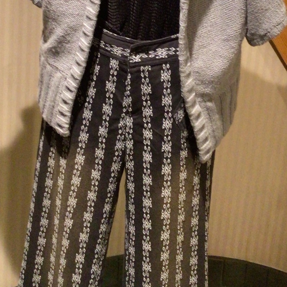 B/W patterned pants, distressed look - Picture 1 of 9